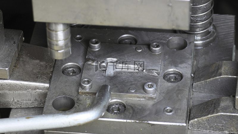 东莞塑胶模具厂报价合理的关键因素**