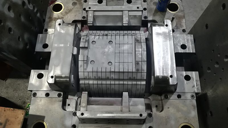 行业背景：塑胶模具在现代制造业中的重要性