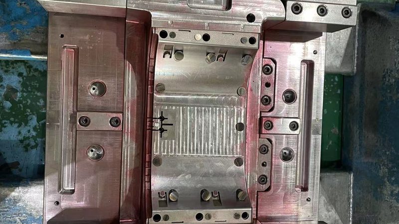 塑胶模具零件尺寸精度控制：关键要素与工艺解析